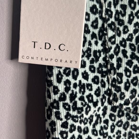 TDC Contemporary Green and Black Leopard Print Corduroy Mini Skirt Size Large - Picture 4 of 8